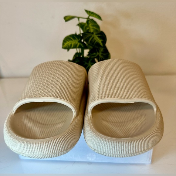 Joomra Slippers Unisex Non Slip
QuickDrying Shower Slides Bat
Sz 6 - Picture 4 of 8